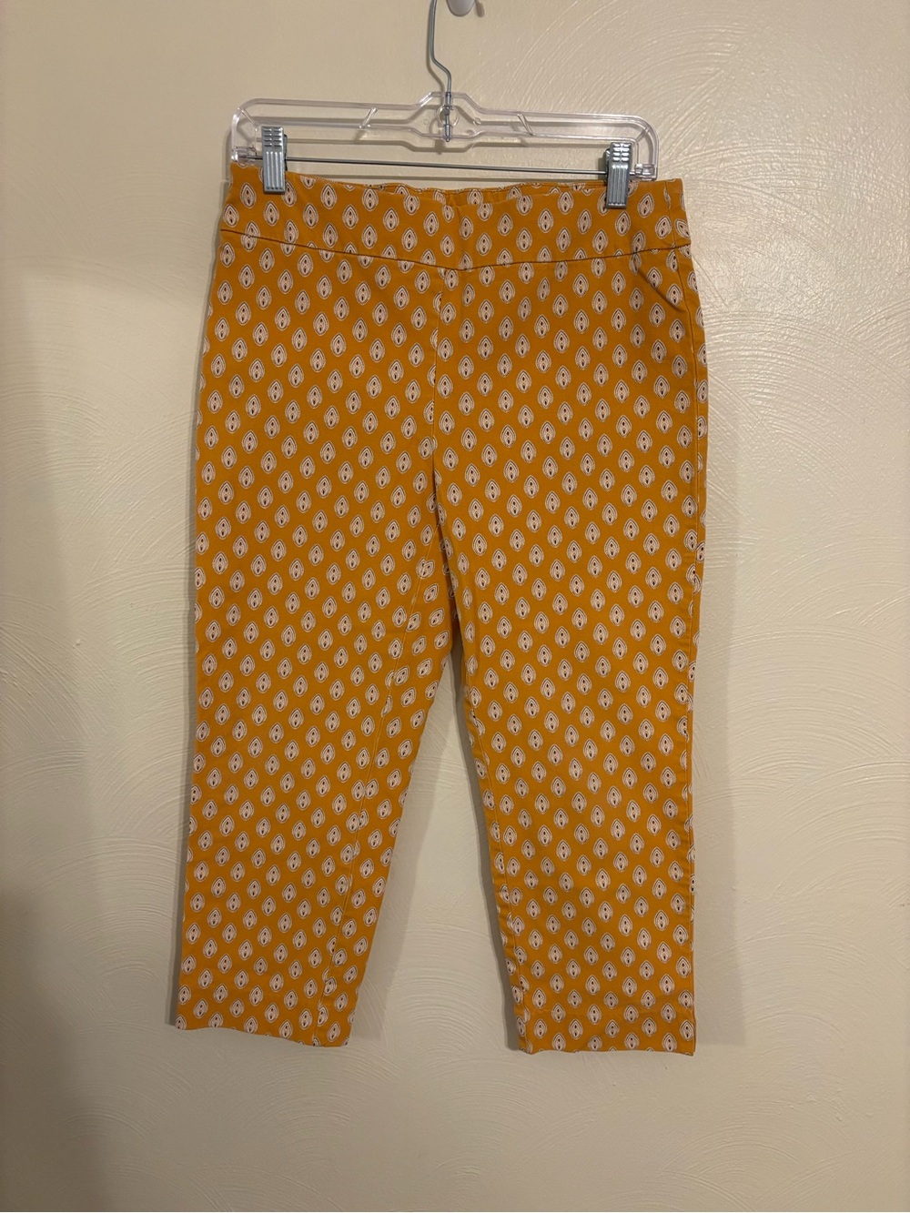 Chico’s So Slimming Size 1 Crop Pants Mustard Yellow Geometric Stretch